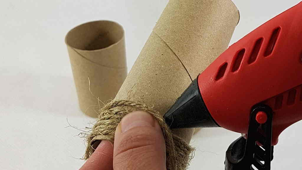 Wrapping a toilet roll with hemp twine